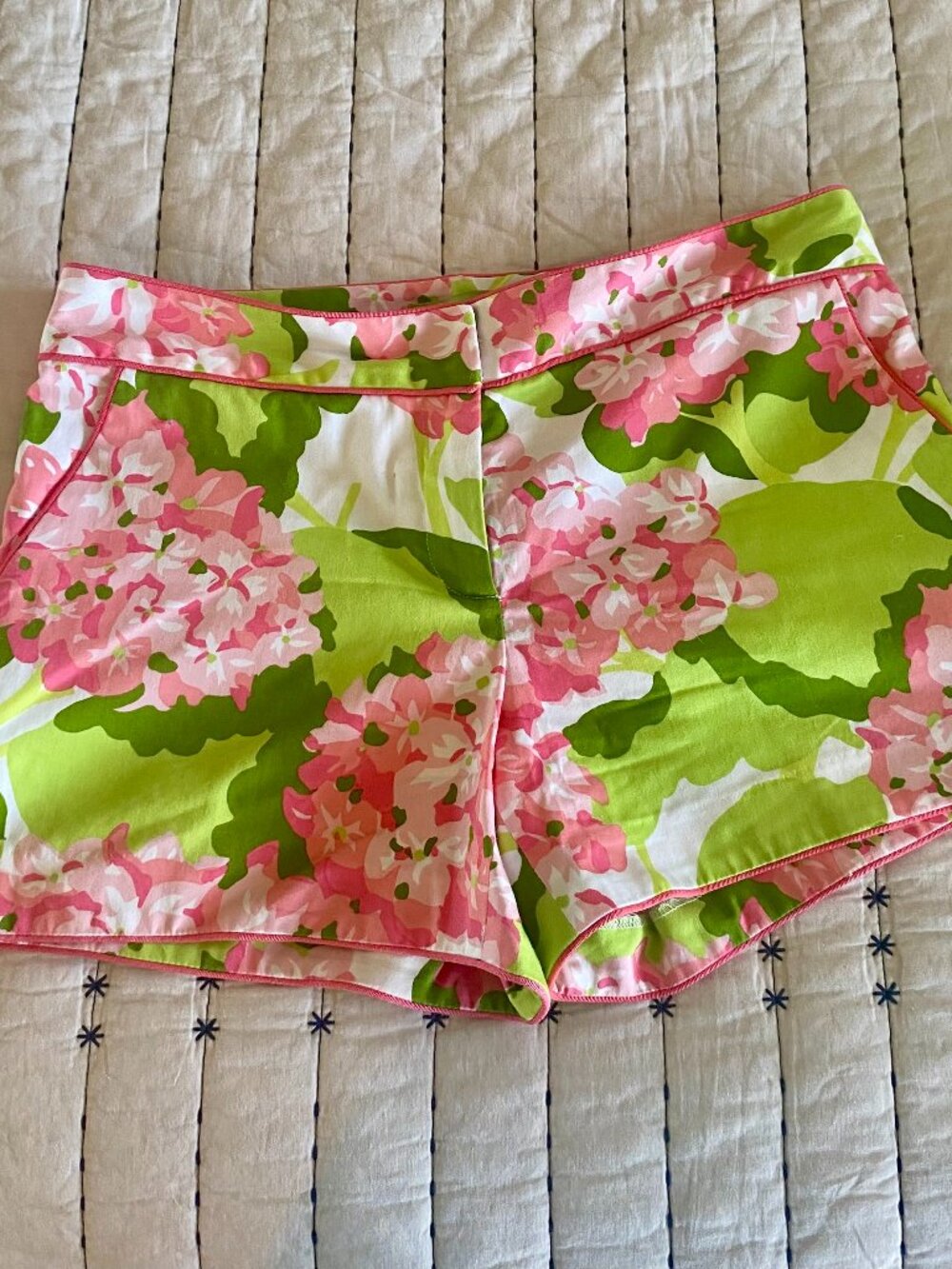 Elizabeth McKay Pink & Green Hydrangea Print Shorts | Size 4
